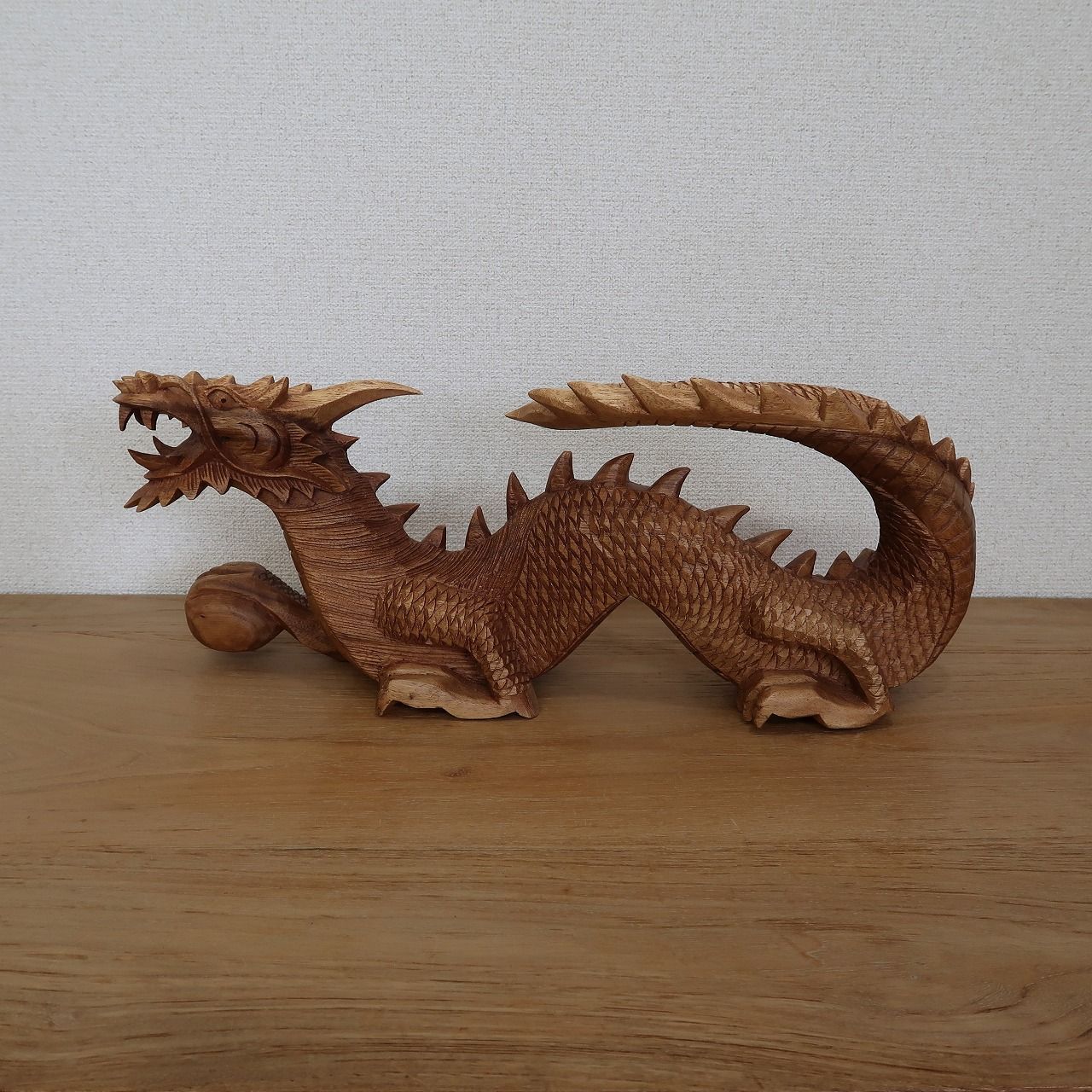 ドラゴンの木彫り 龍の木彫り スワール無垢材 左向き 50cm 竜の木彫り