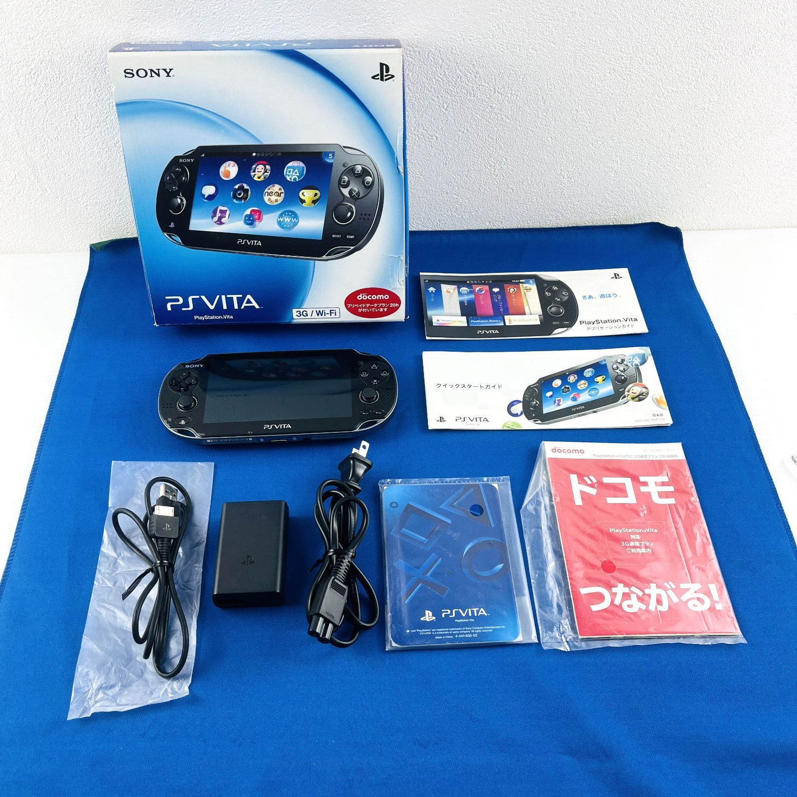 ◇【画面極美品／動作OK／箱ややダメージあり】SONY PS VITA ヴィータ 3G/Wi-Fiモデル PCH-1100 クリスタル ブラック 本体 有機ELディスプレイ バッテリー ケーブル類 印刷物一式 PlayStation 限定 ソニー