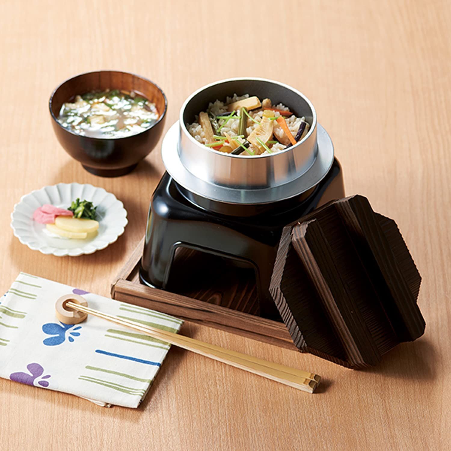 １６　アルミかまどセット　釜飯　ご飯釜 Amazon｜砺波商店 ごはん釜 釜飯 丸 カマドセット 1.5合 アルミ