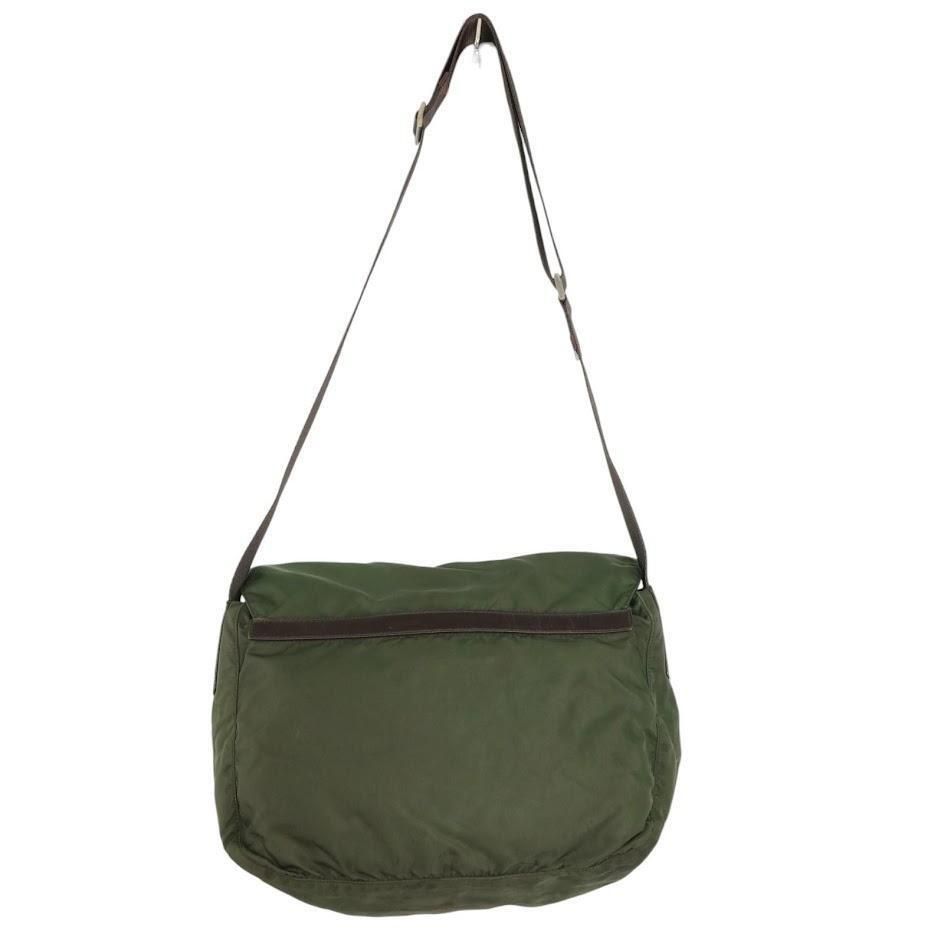 色 プラダ PRADA メッセンジャーバッグ クロスボディー 斜め掛け 肩掛け 三角ロゴ フラップ カーキ 通勤通学 旅行 ユニセックス