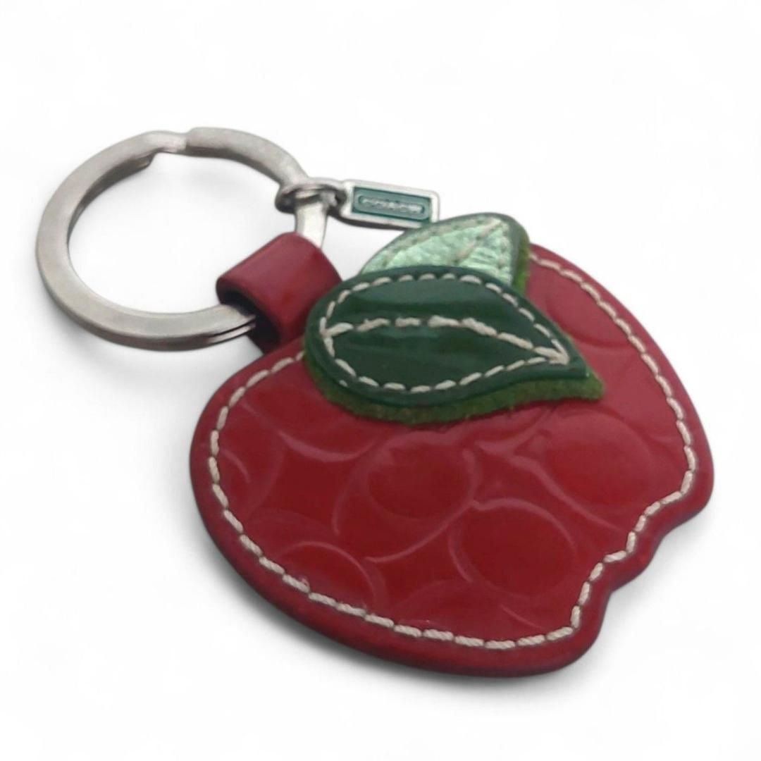 COACH リンゴ型キーホルダー 赤 coach キーホルダー キーリング りんご型 赤 レッド - メルカリ