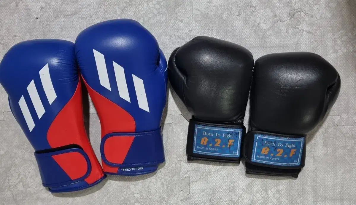 B2F ボクシング グローブ 青 赤 ＆ ブラック 8oz