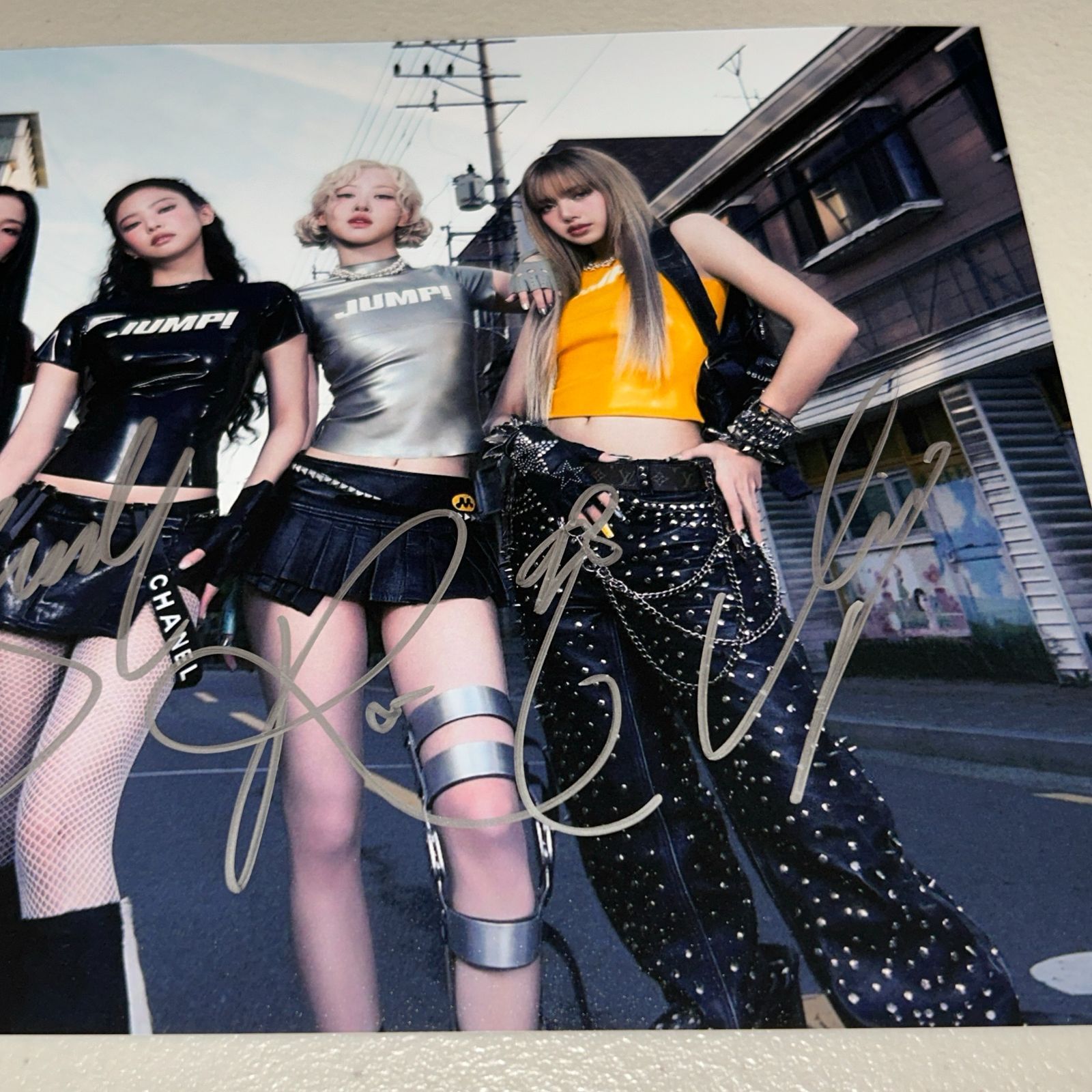 BLACKPINK 直筆サイン「JUMP」スチール写真(A4サイズ) BLACKPINK 直筆サイン「JUMP」スチール写真(A4サイズ) - メルカリ