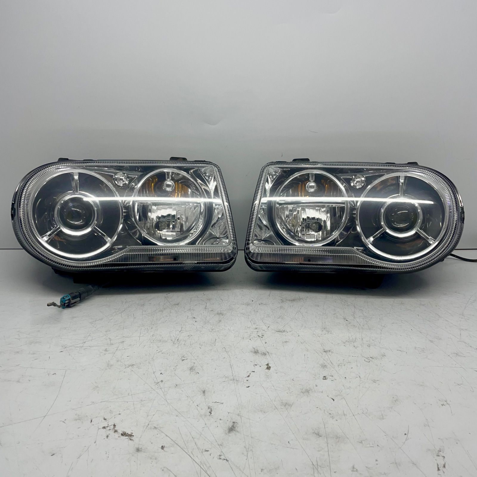 クライスラー 300C 左右 ヘッドライト LX35