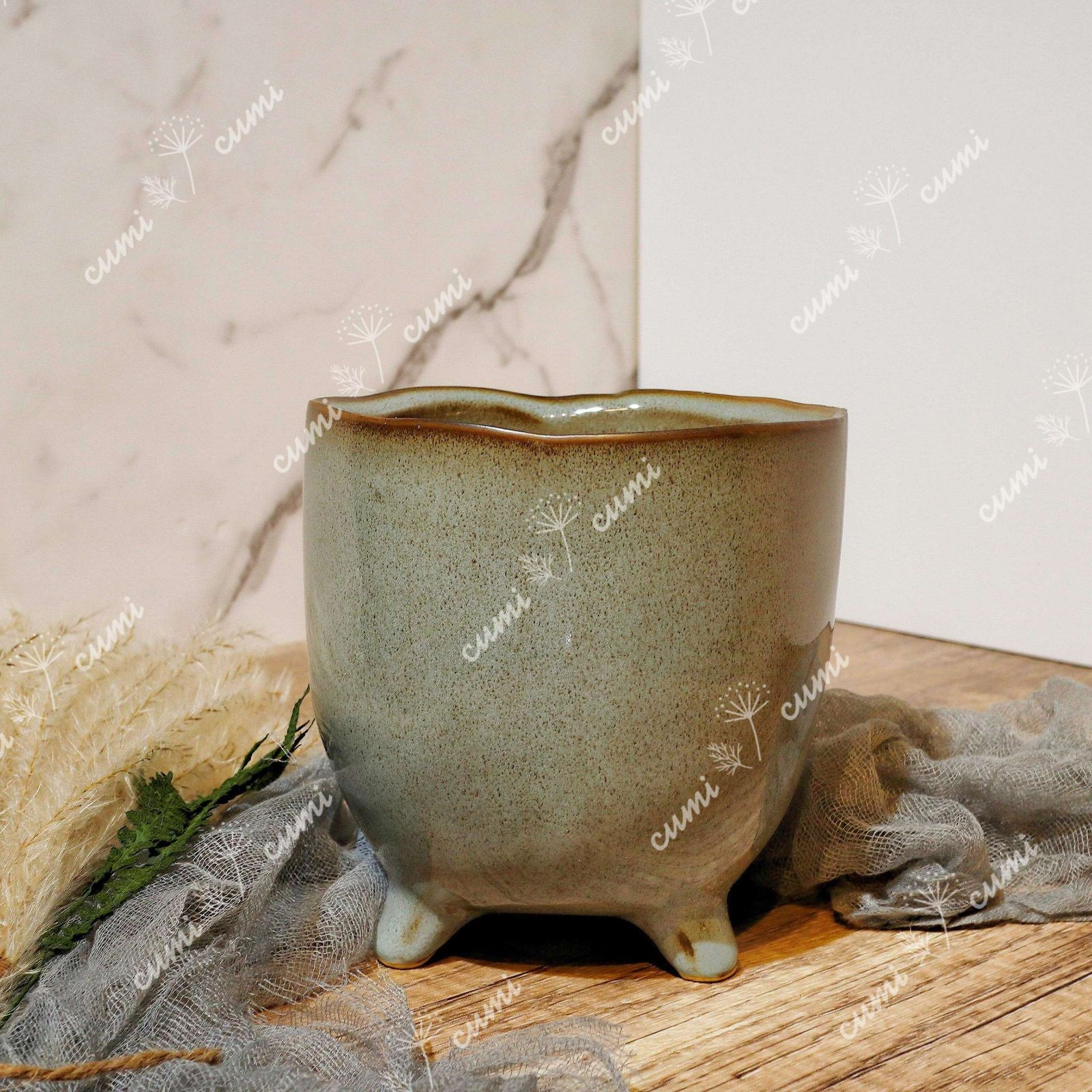 ヴィンテージ風ブーツタイプ陶器鉢。明るいレンガ色穴開き 園芸ネット