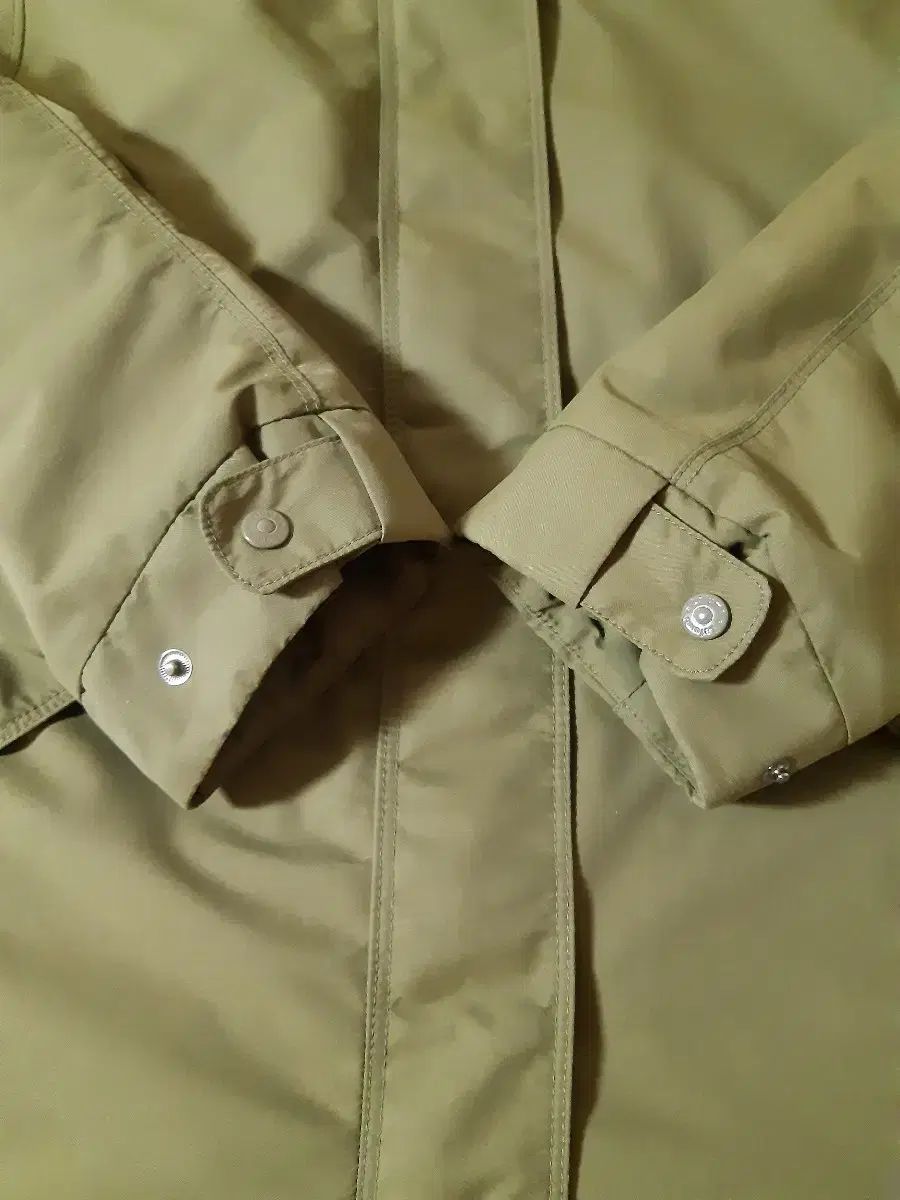 防風ジャケット カーキ