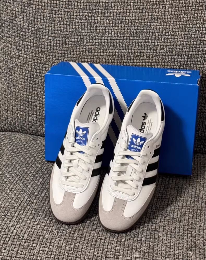 adidasスニーカー