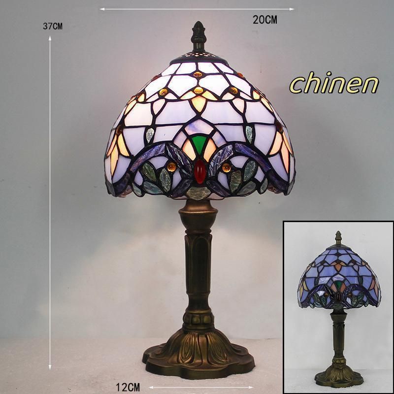 アンティーク調のステンドグラスランプ、おしゃれなテーブルランプ