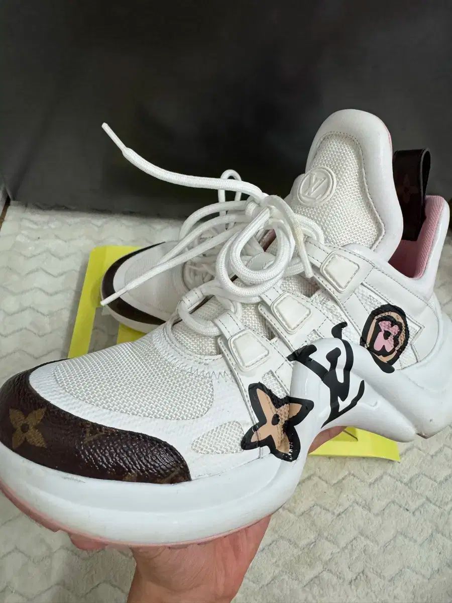 Louis Vuitton ルイヴィトン アーチライト スニーカー 白 ピンク 37