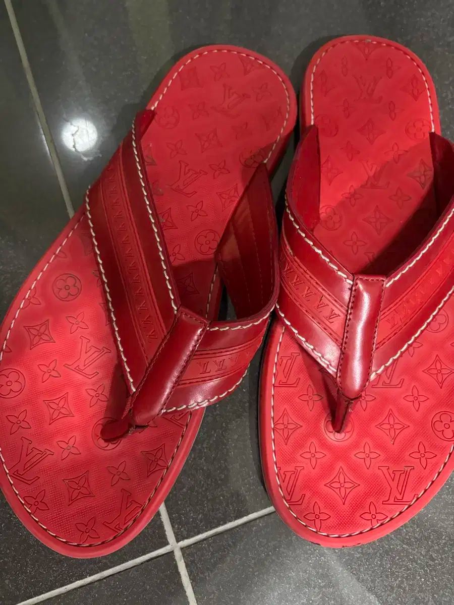Louis Vuitton レッド ビーチサンダル 正規品 Louis Vuitton(ルイヴィトン) レッド ビーチサンダル