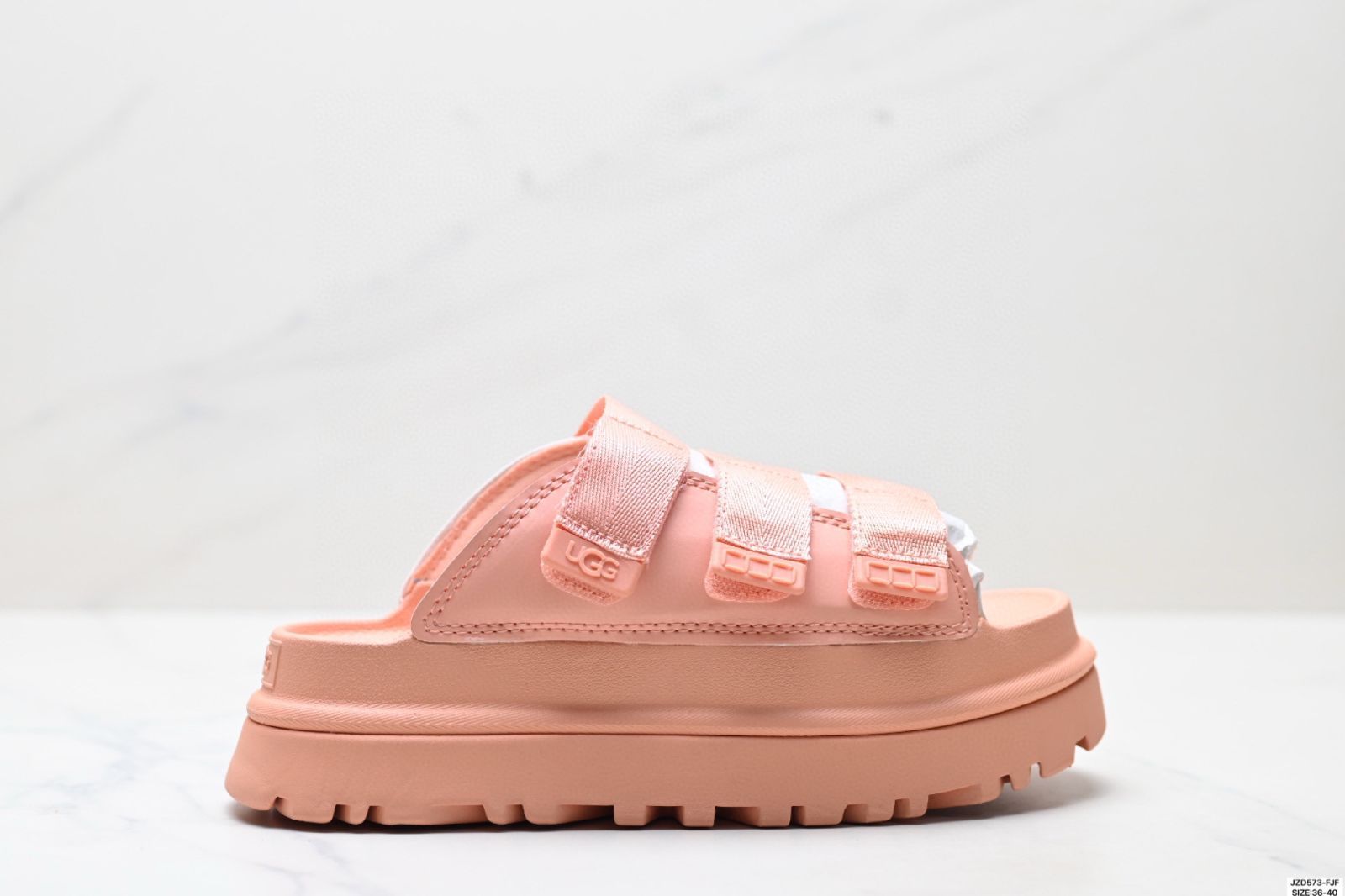 今日 UGG 2025 夏の新商品 レディースゴールデンシリーズ 厚底マジックテープ スリッパ 在庫 価格