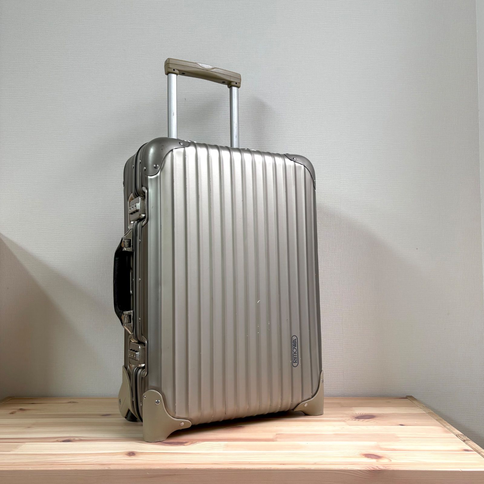 RIMOWA TOPAS CABIN PREMIUM TROLLEY TITANIUM 32L リモワ トパーズ トロリー チタニウム キャリーケース