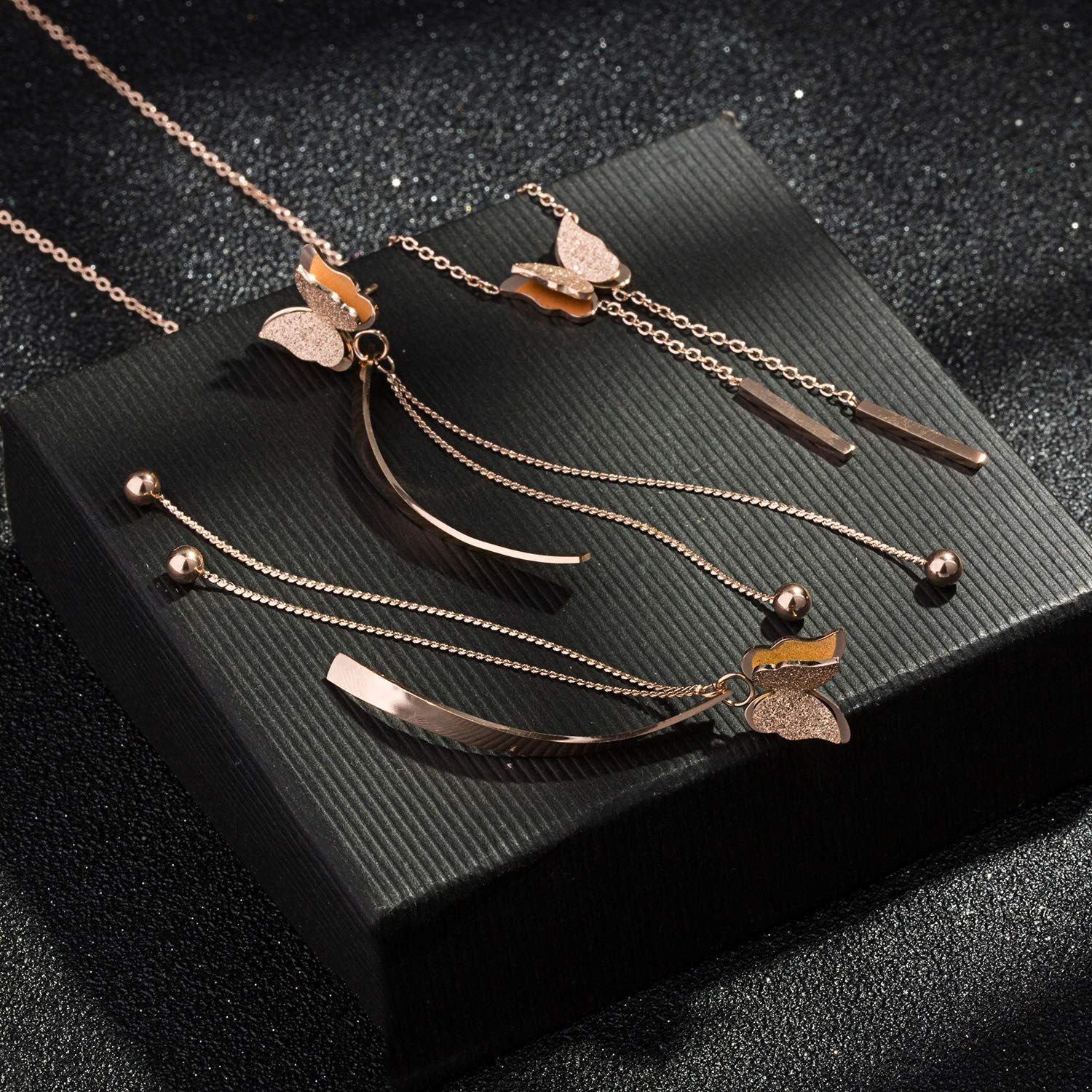 蝶　バタフライ　ピアス　ネックレス　セット　箱入り　プレゼント　ギフト　誕生日 大人気』 大人可愛 ステンレス シンプル 女性 レディース バタフライ