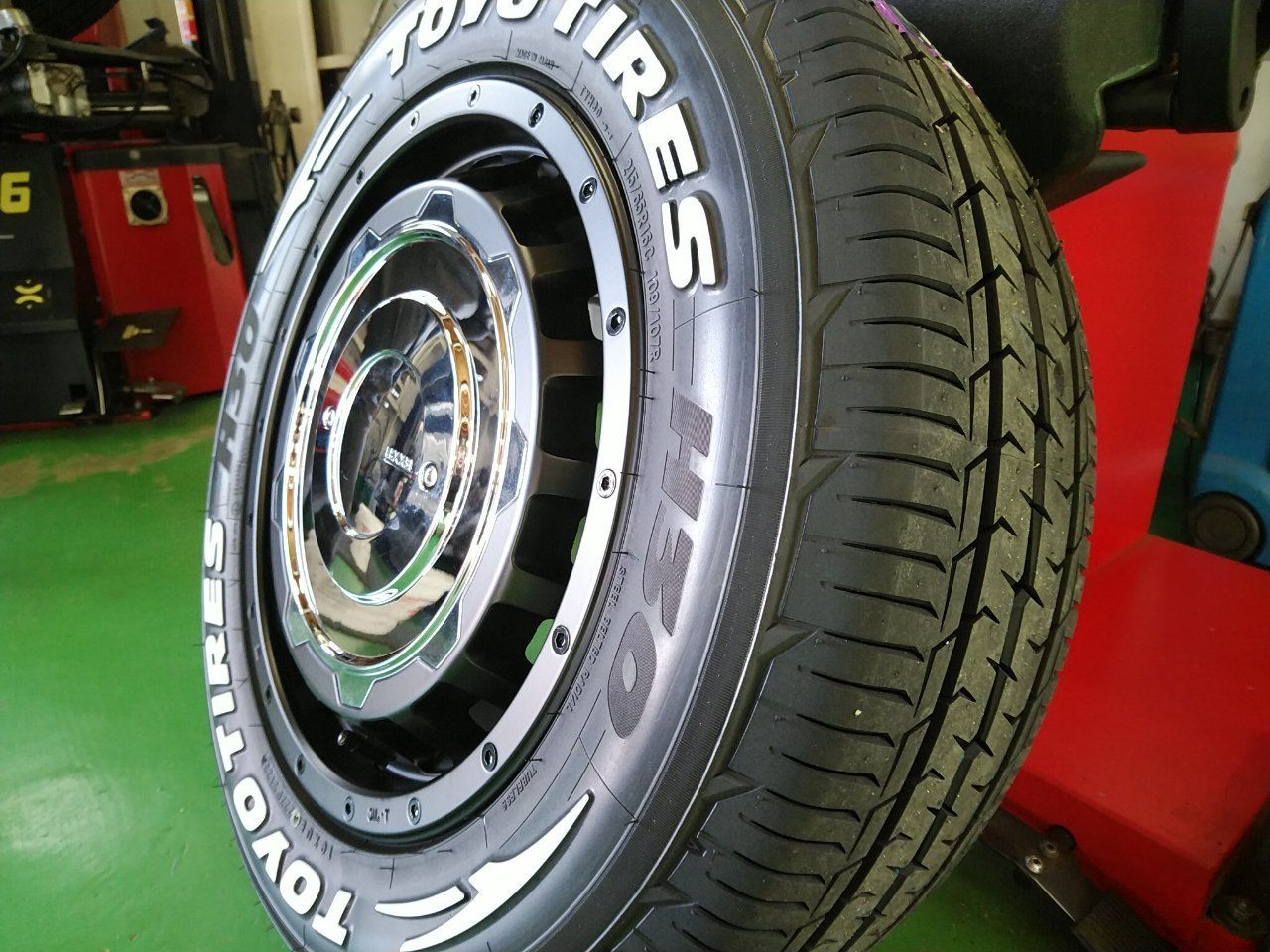 新品 4本 日産 キャラバン NV350 タイヤホイールセット TOYO H30