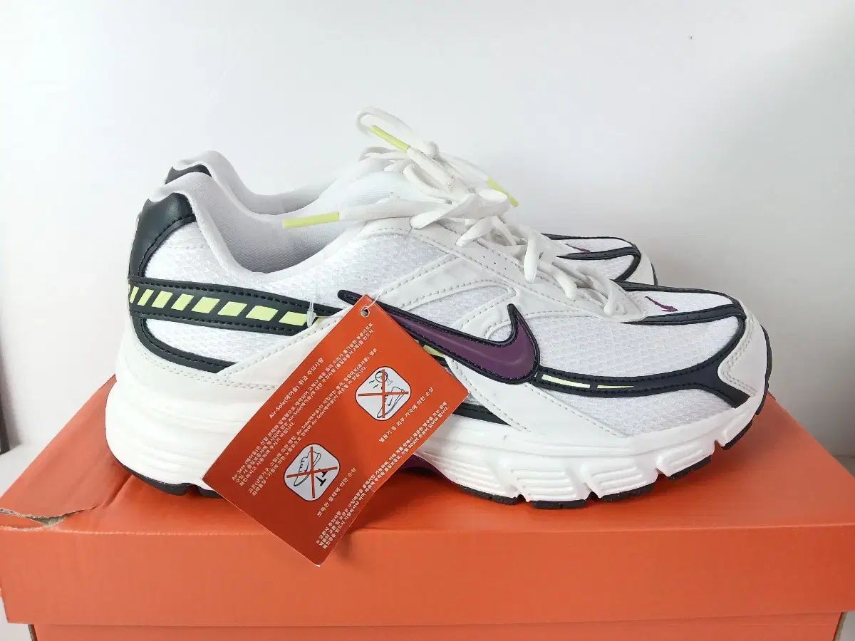 ナイキ 白 パープル スニーカー 270