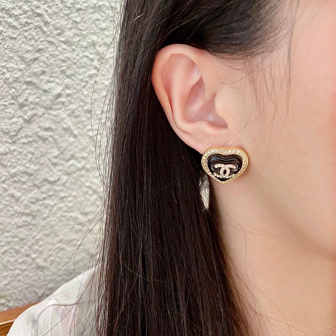 【ヴィンテージ感もあり♡25A】CHANEL ピアス 今日特価】Chanel ヴィンテージ アルファベットピアス 送料無料