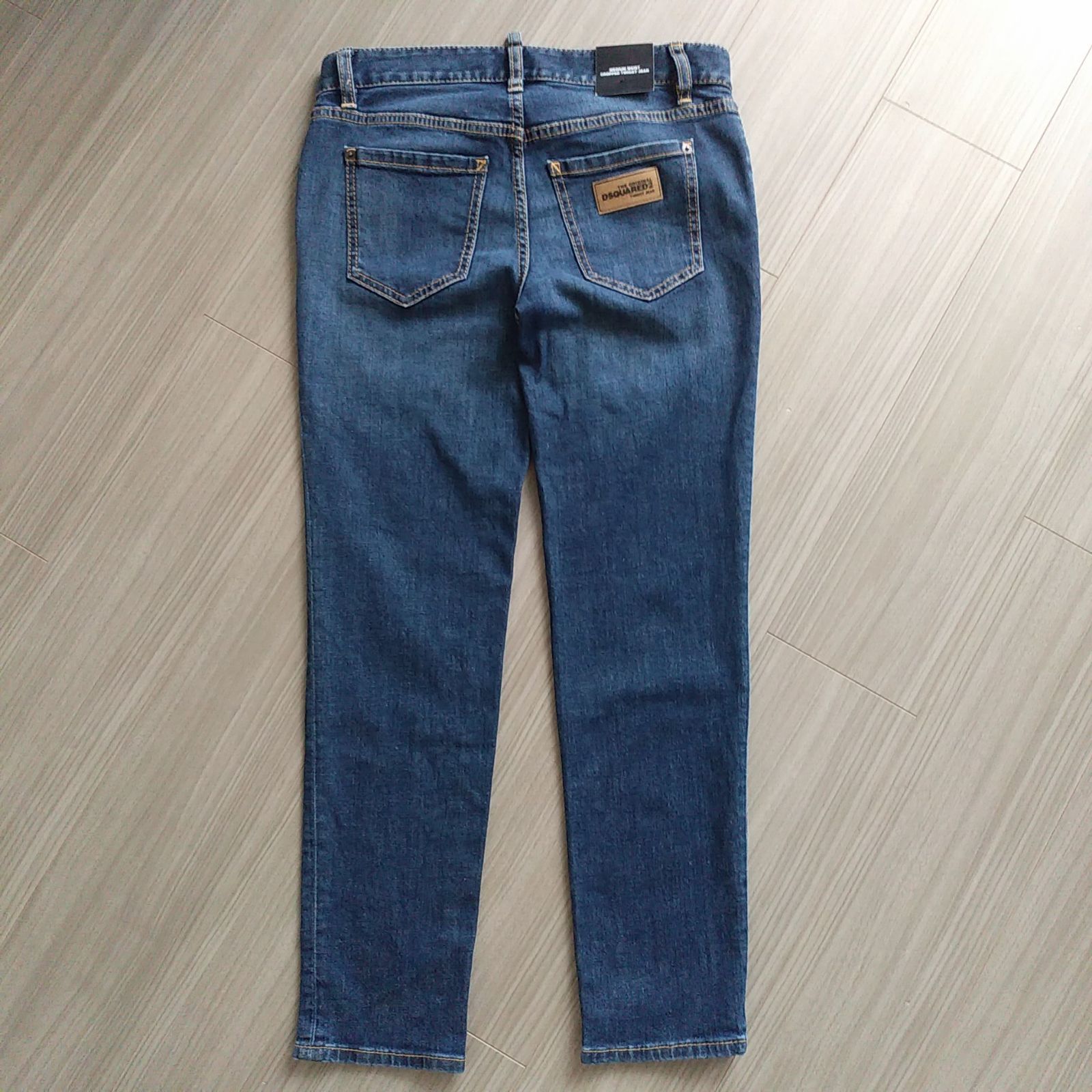 ★美品★DSQUARED2レディースデニムジーンズ、ITALY 製 、38。 ✨極美品✨DSQUARED2 ディースクエアード デニム 刺繍 38サイズ