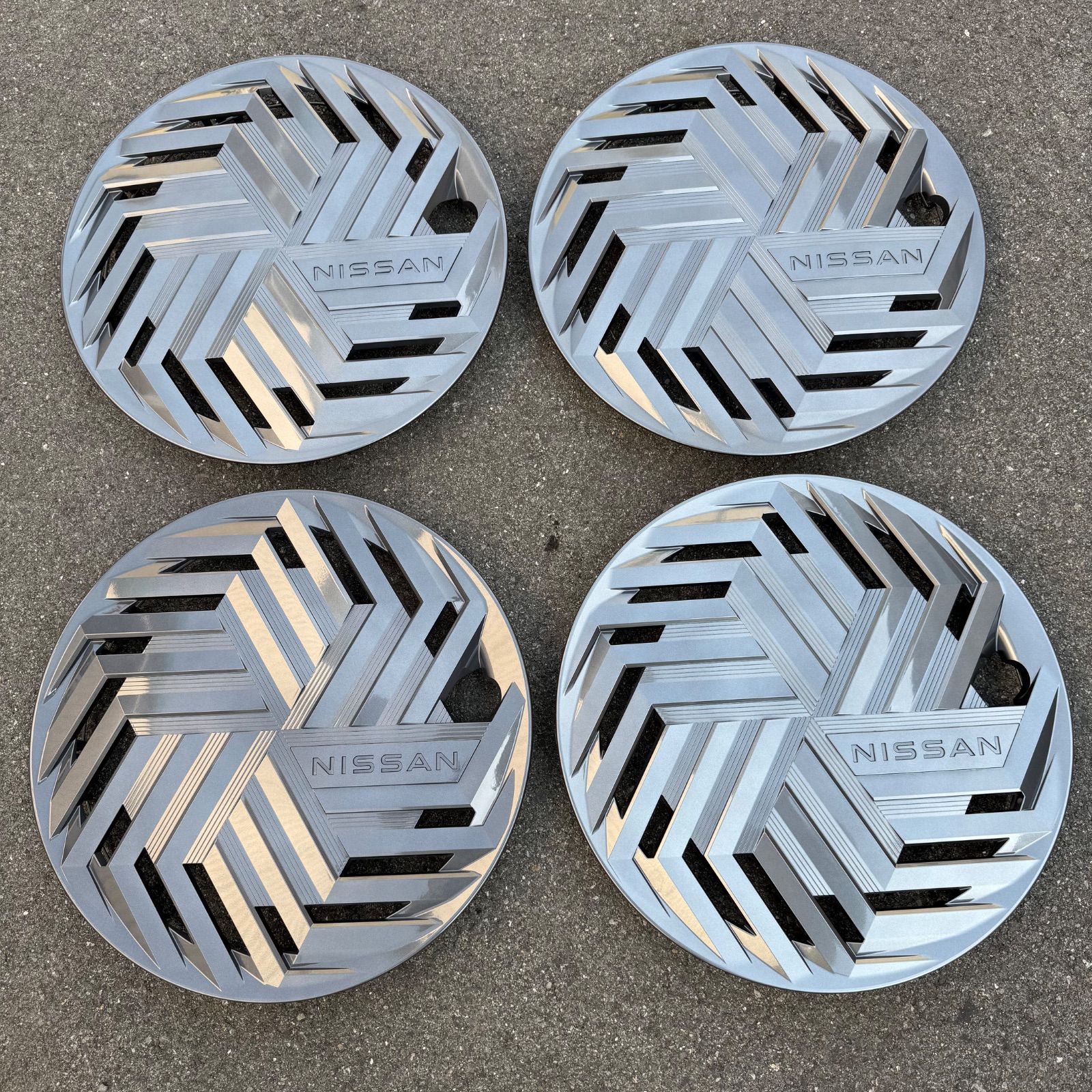 日産純正16インチ スチールホイール +ホイールカバー4本セット 日産純正 16インチ スチールホイール&ホイールカバー 4本セット