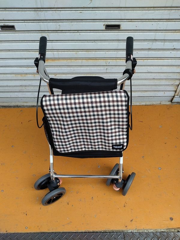 歩行車：コンパクト歩行器(折りたたみ式) 商品名：テイコブ