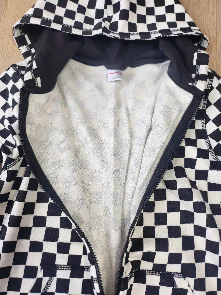 ジップアップパーカー