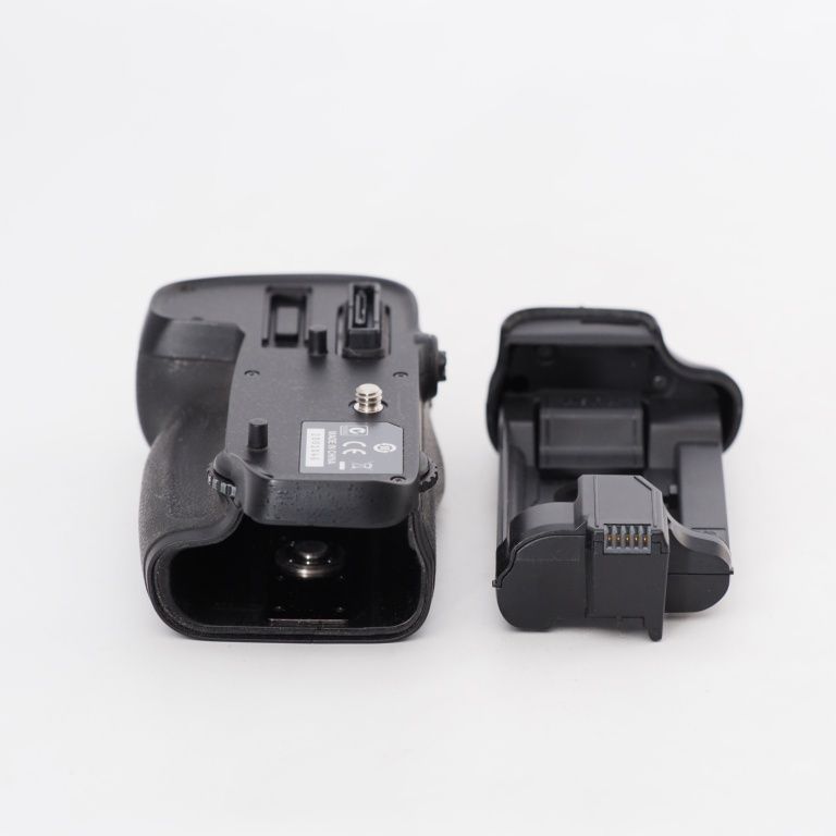 Nikon ニコン マルチパワーバッテリーパック MB-D15 バッテリー