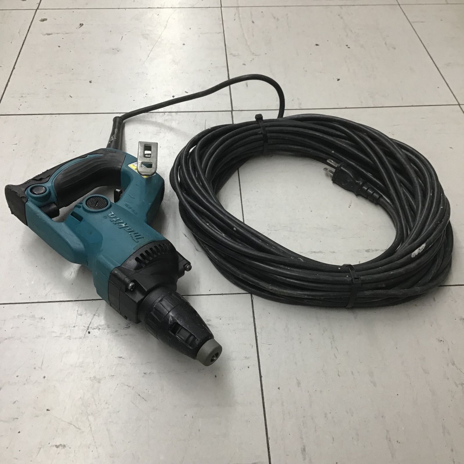 現状品】 マキタ/makita ボード用スクリュードライバー 6818