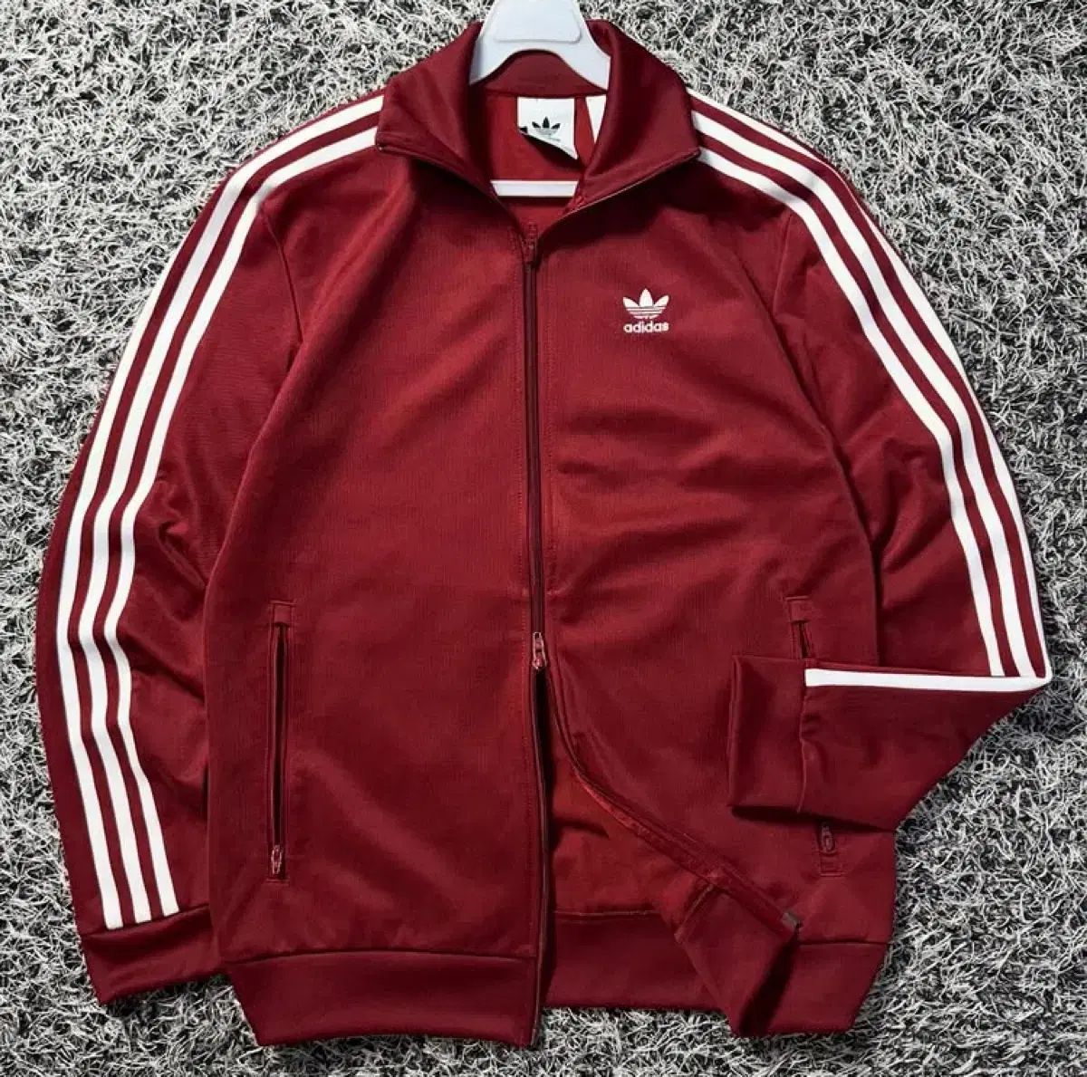 必須アイテム フィット感抜群 アディダス BECKENBAUER バーガンディ ジャージ m