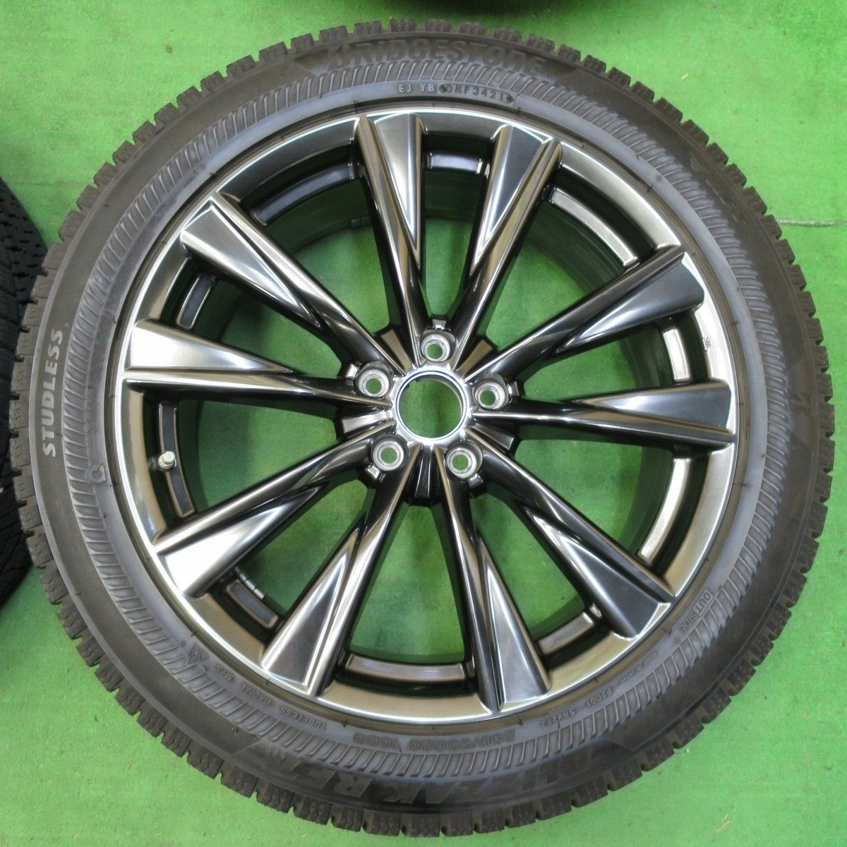 センサー付 バリ溝 21年 綺麗 9.5分☆レクサス NX Fスポーツ 純正 235