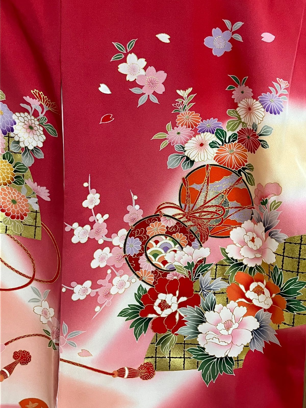  «花ラブリ» リユース リサイクル 一つ身着物 宮参り着 紐付き 七五三 0～３歳 女の子 女児 初着 鼓 四季の花 赤系 ローズピンク 金彩 襦袢付き 四季花 産着 掛け着 小裁ち 熨斗目 赤ちゃん 和装 和柄 和風 着物 産着 着物 セレモニードレス
