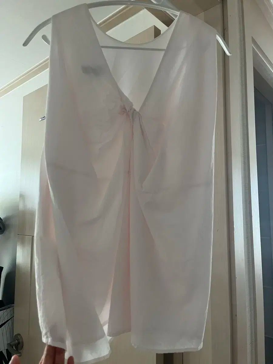 cos ノースリーブ ツイスト ディテール トップス