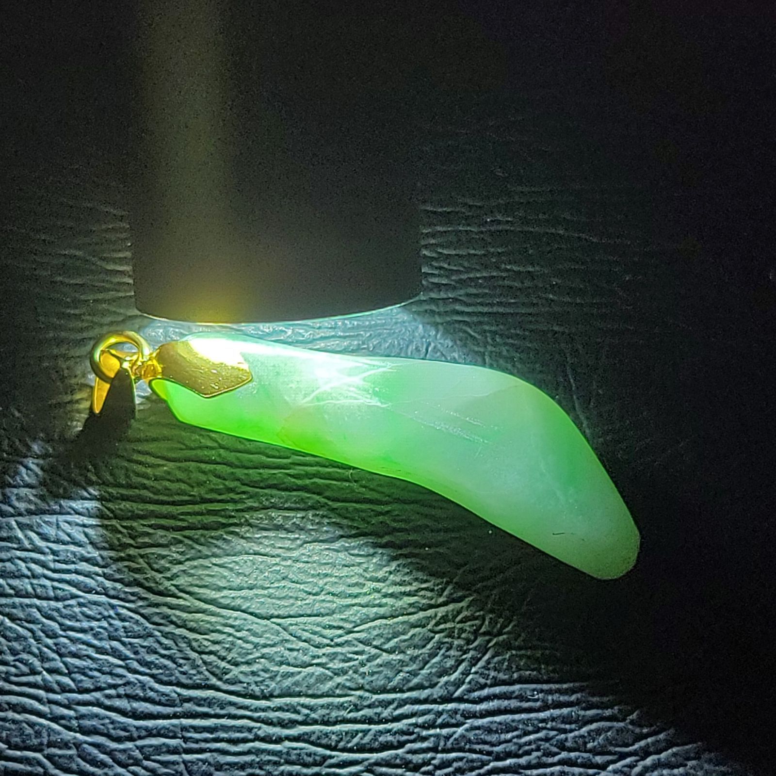 本物 糸魚川翡翠:ペンダントトップ:金具(sv925)付き ms-PT0002