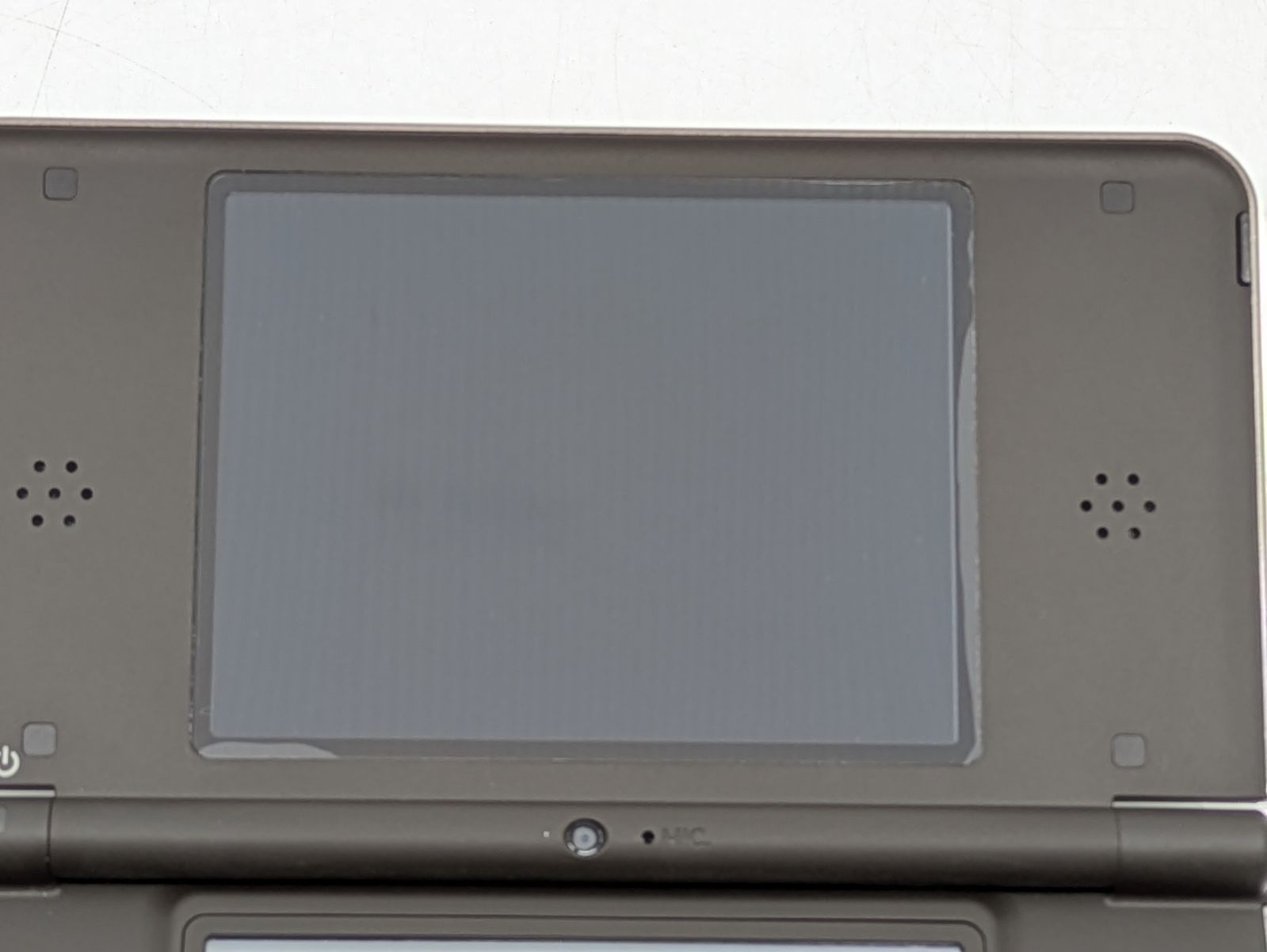 ダークブラウン