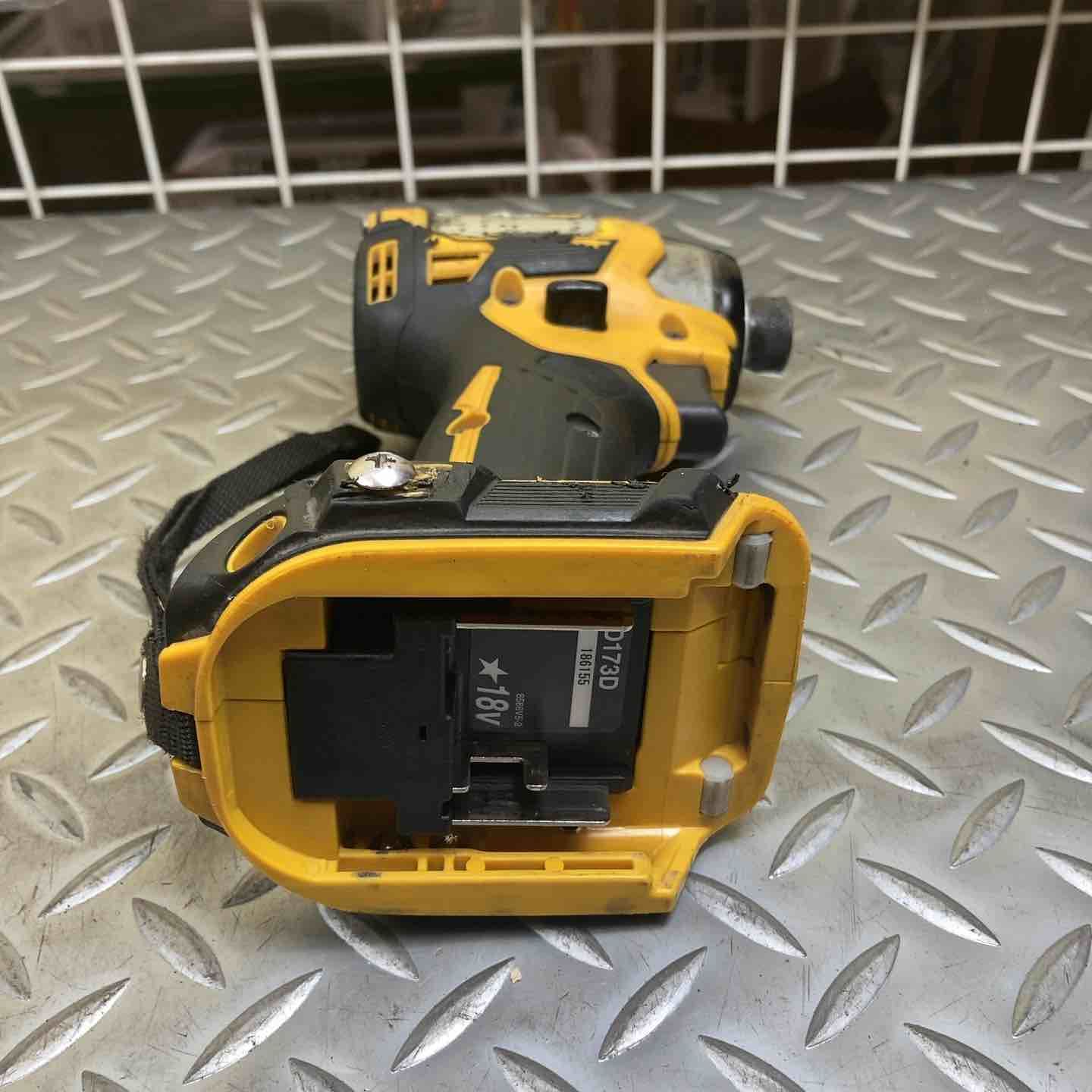 コードレスインパクトドライバー