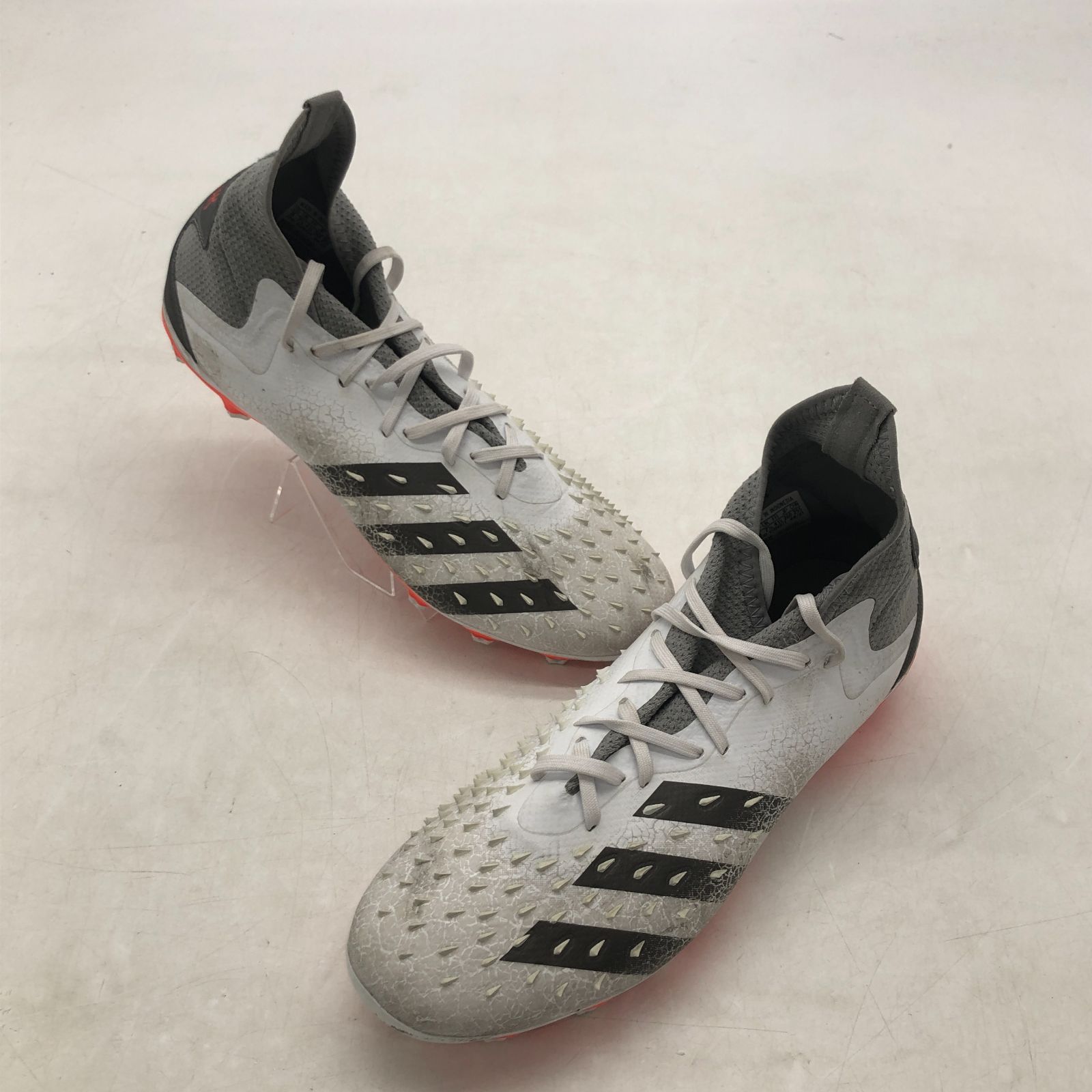 04m2455∞ adidas アディダス スニーカー プレデター フリーク.2 HG/AG スパイク Q47228 ホワイト 26.0ｃｍ サッカー  フットサル 中古品 - メルカリ