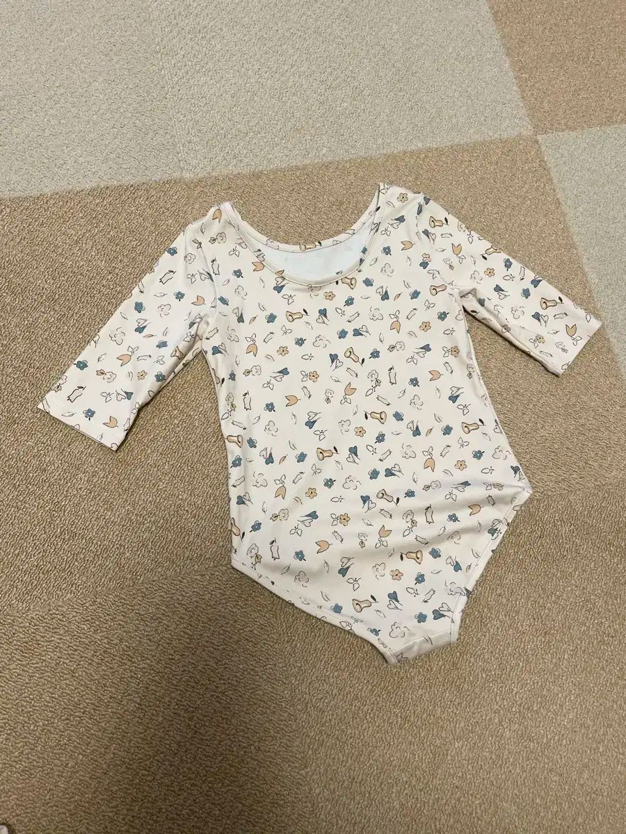 人気SALE，品質保証 ベネベネ 女の子用スイムスーツ 3 ー 8 税金 その他