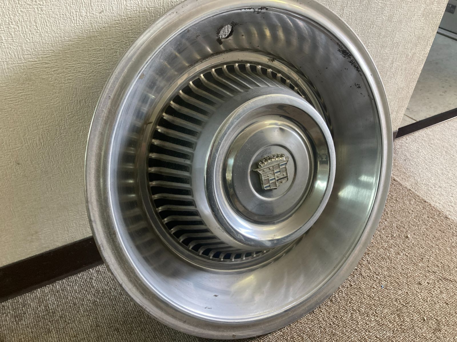 □送料込み□キャデラック□ホイールキャップ□1個のみ□車種