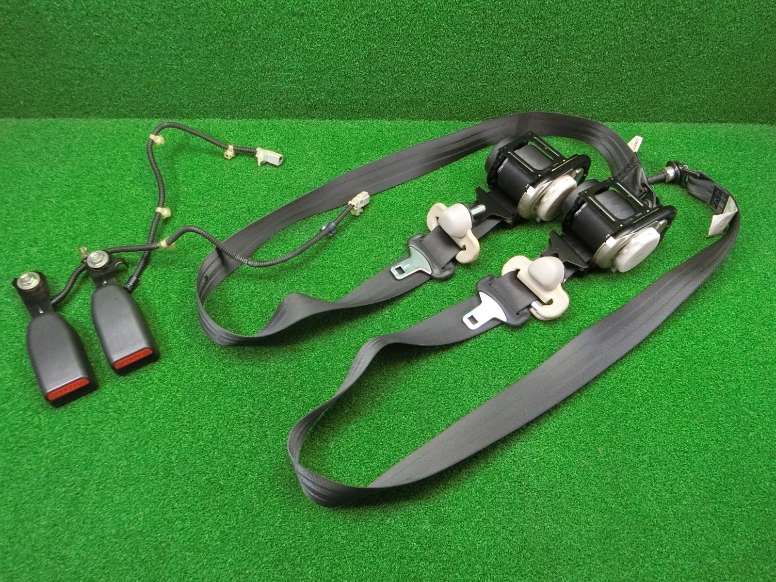 10642 N-BOX JF1 フロント シートベルト 左右セット キャッチ6227518 6227519