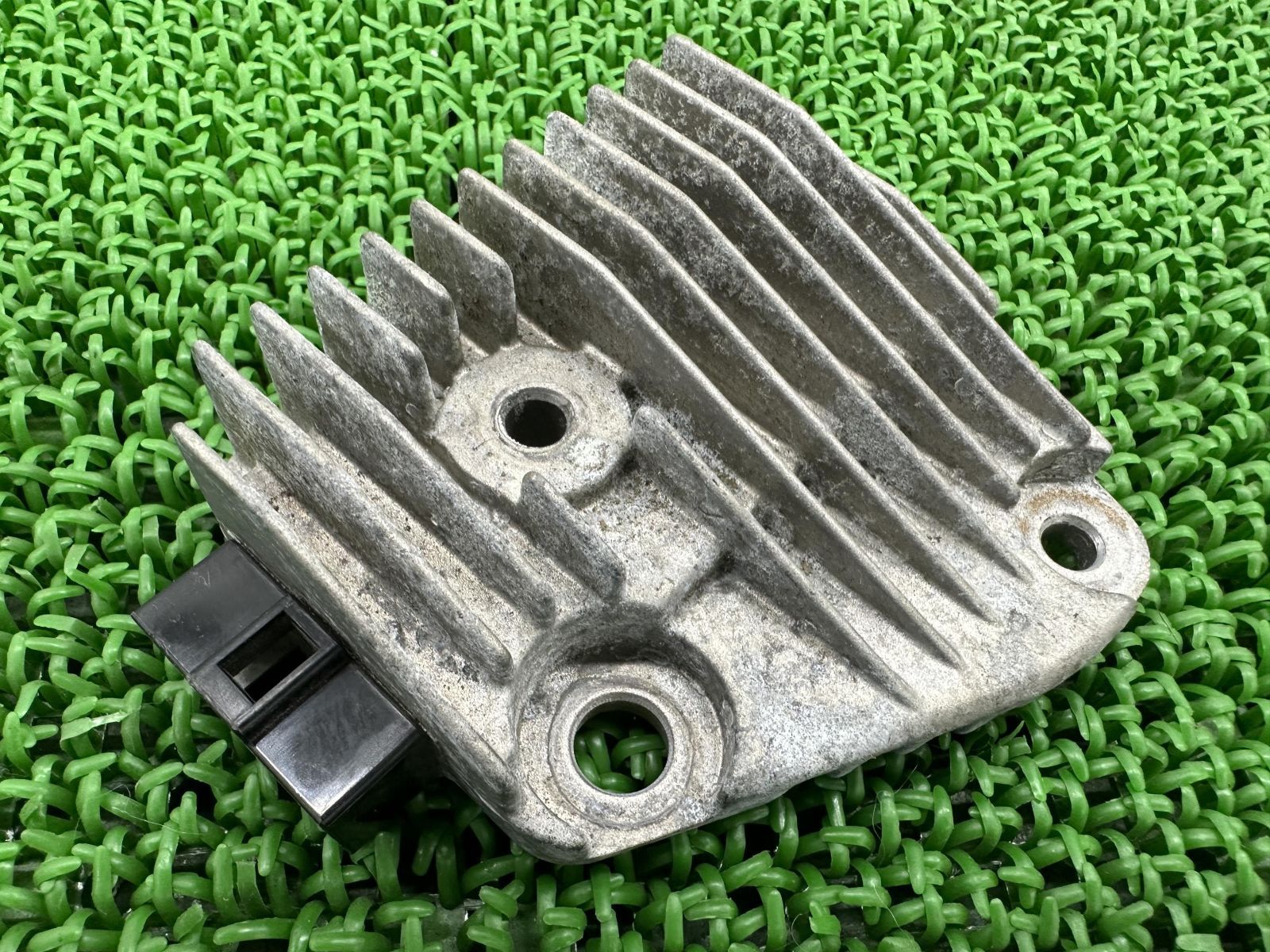 ビラーゴ250 レギュレター ヤマハ 純正 中古 バイク 部品 3DM XV250ビラーゴ レギュレーター レクチファイアー 機能的問題なし