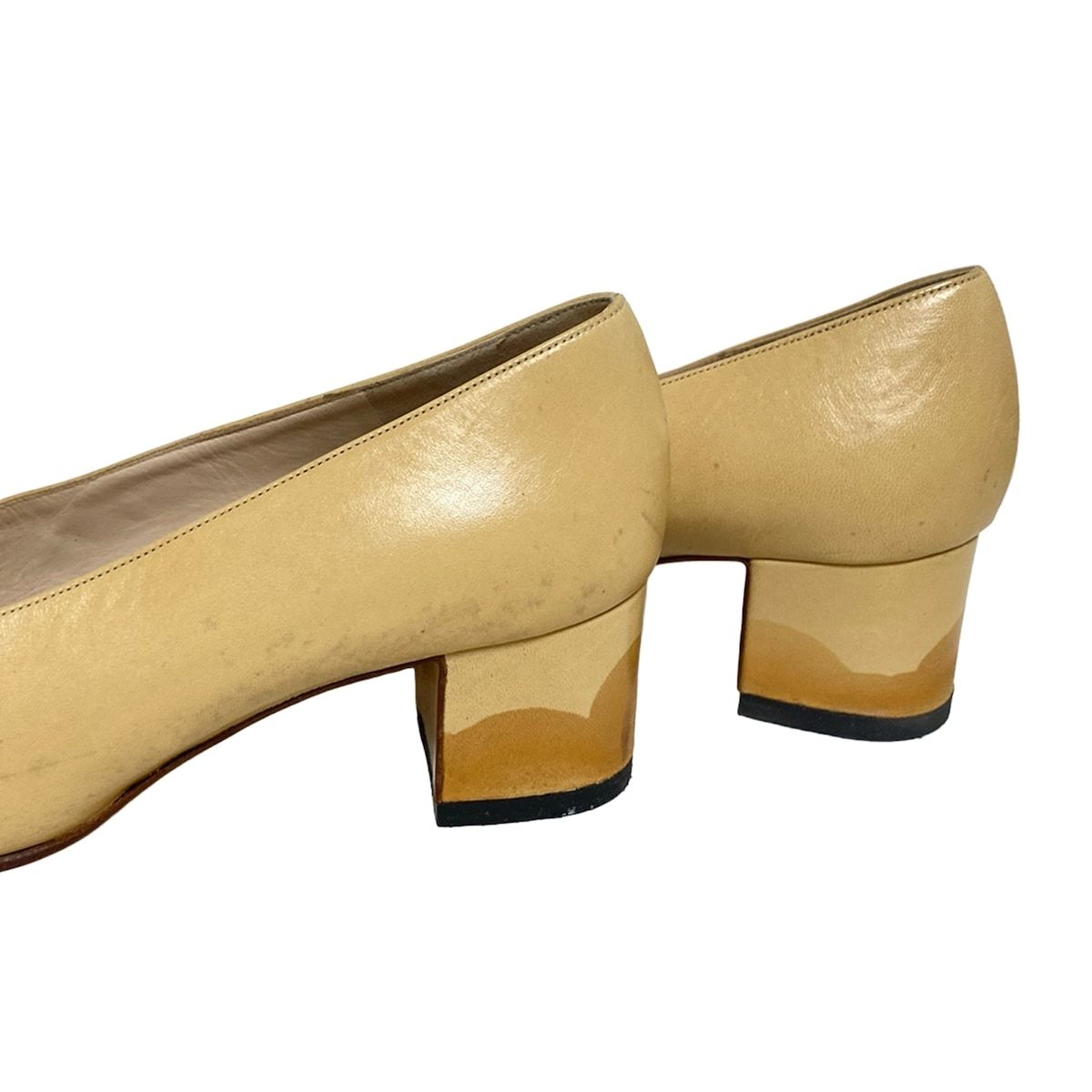 シャネル❤バックロゴ エナメル パンプス ベージュ 37 極美品 CHANEL(シャネル) パンプス 37 レディース - ベージュ×黒 ココ