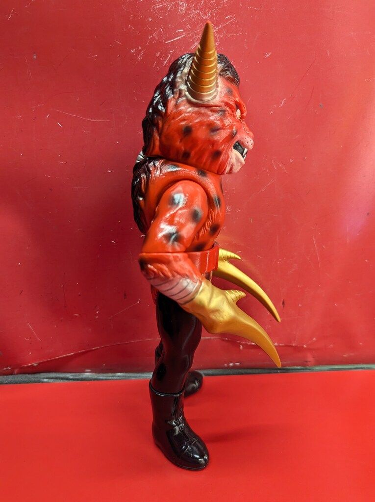 メディコムトイ　東映レトロソフビコレクション　ハサミジャガー なんと東映新作は「ショッカーライダーNo.1(キングサイズ)」も