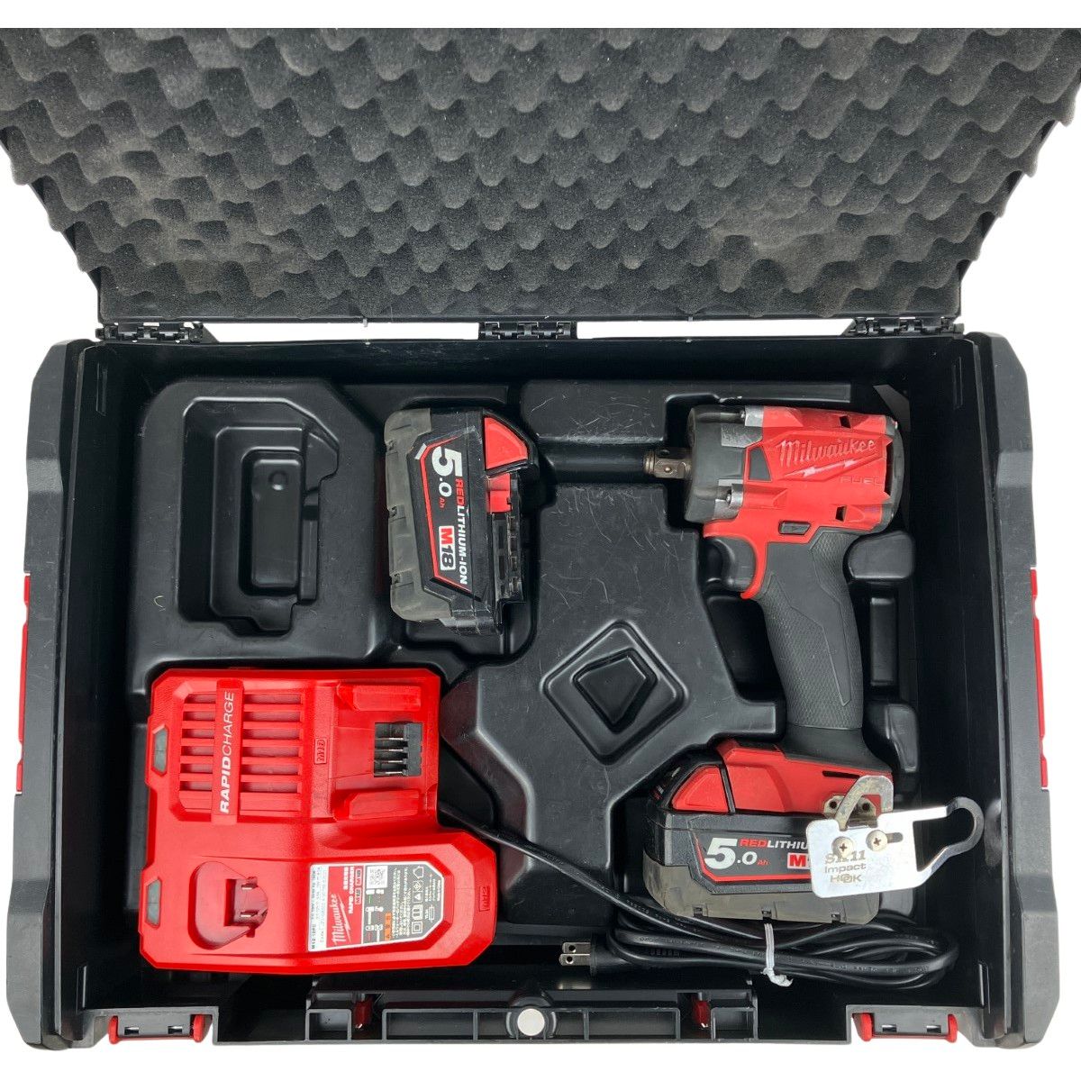 ЗЗMilwaukee 18v インパクトレンチ バッテリーx2 充電器 ケース付 M18FIW212 レッド×ブラック