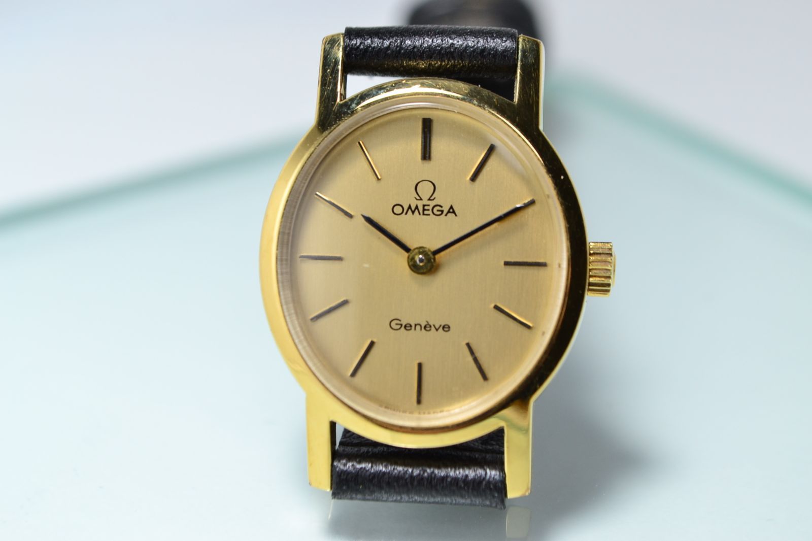 OMEGA　ビンテージ　ジュネーブ　ゴールド　純正風防　手巻きメンズ腕時計　稼働 OMEGA ヴィンテージ GENEVE ジュネーブ Ω20 刻印ケース レディース