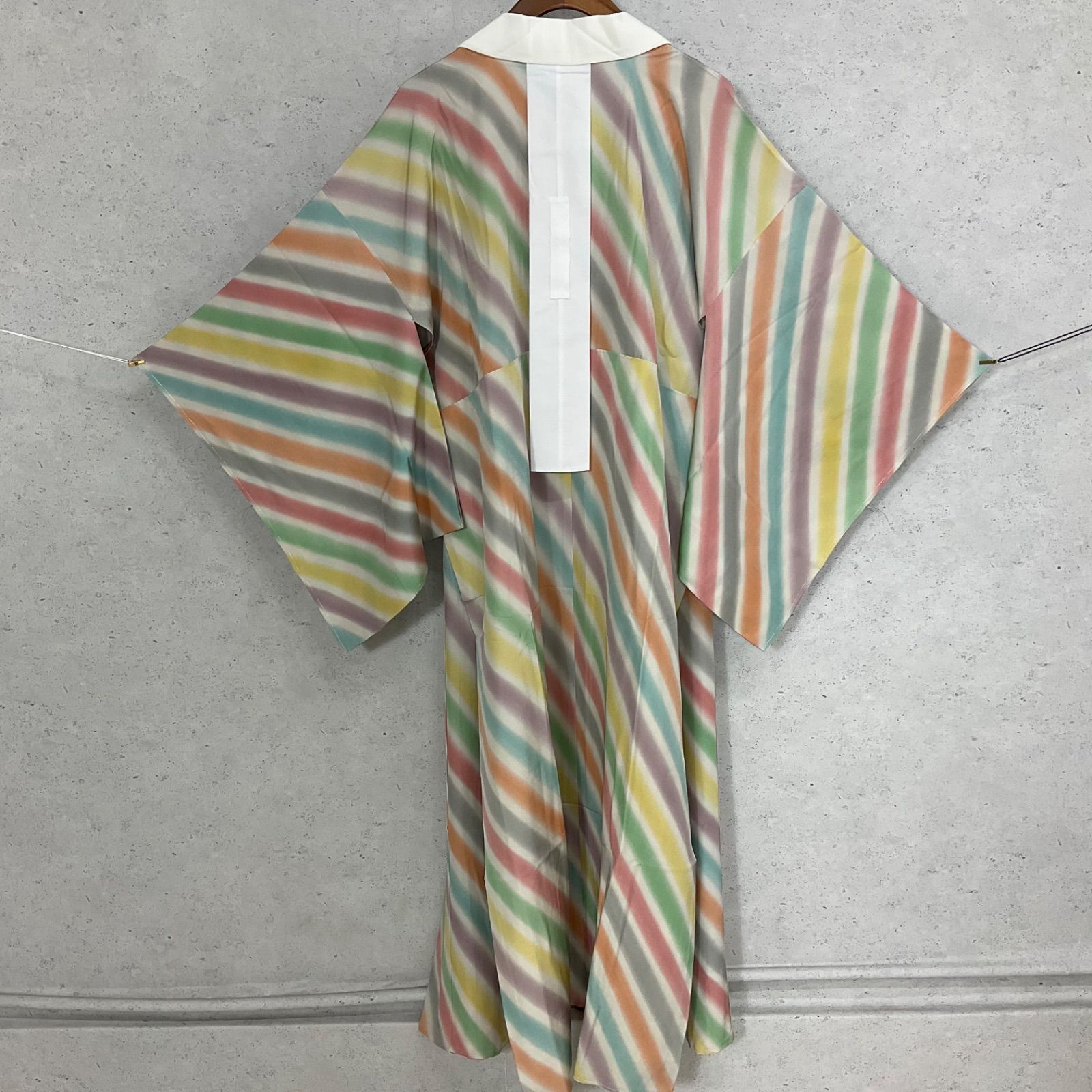 同然◆長襦袢◆仕付け糸付き◆虹模様◆暈し染め◆正絹◆単衣◆半襟付き◆袖無双◆衣紋抜き付き◆居敷当て付き◆裄長◆スーパーゆーびガード加工◆裄68.5肩丈135◆小紋紬附下訪問着留袖袷単衣夏着物◆K1062
