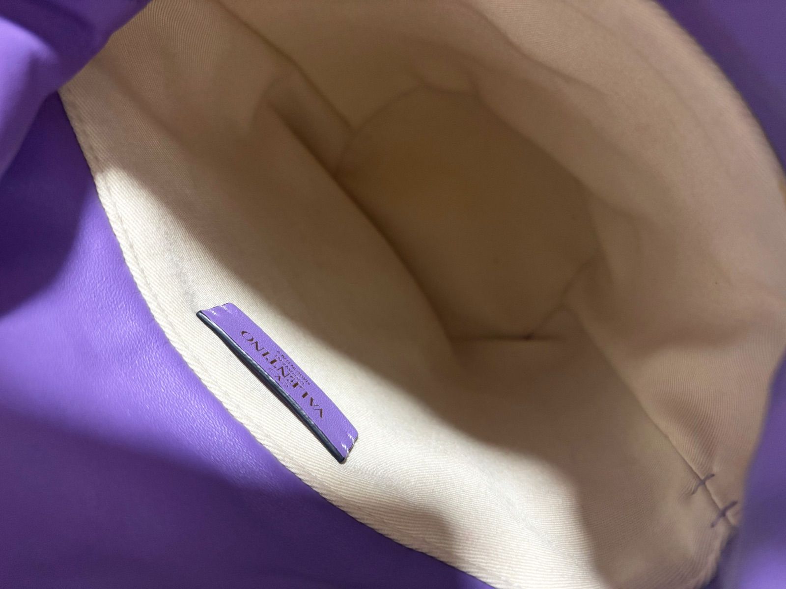 VALENTINO ヴァレンティノ かごバッグ ラフィア パープル スタッズ VALENTINO ヴァレンティノ かごバッグ ラフィア パープル スタッズ