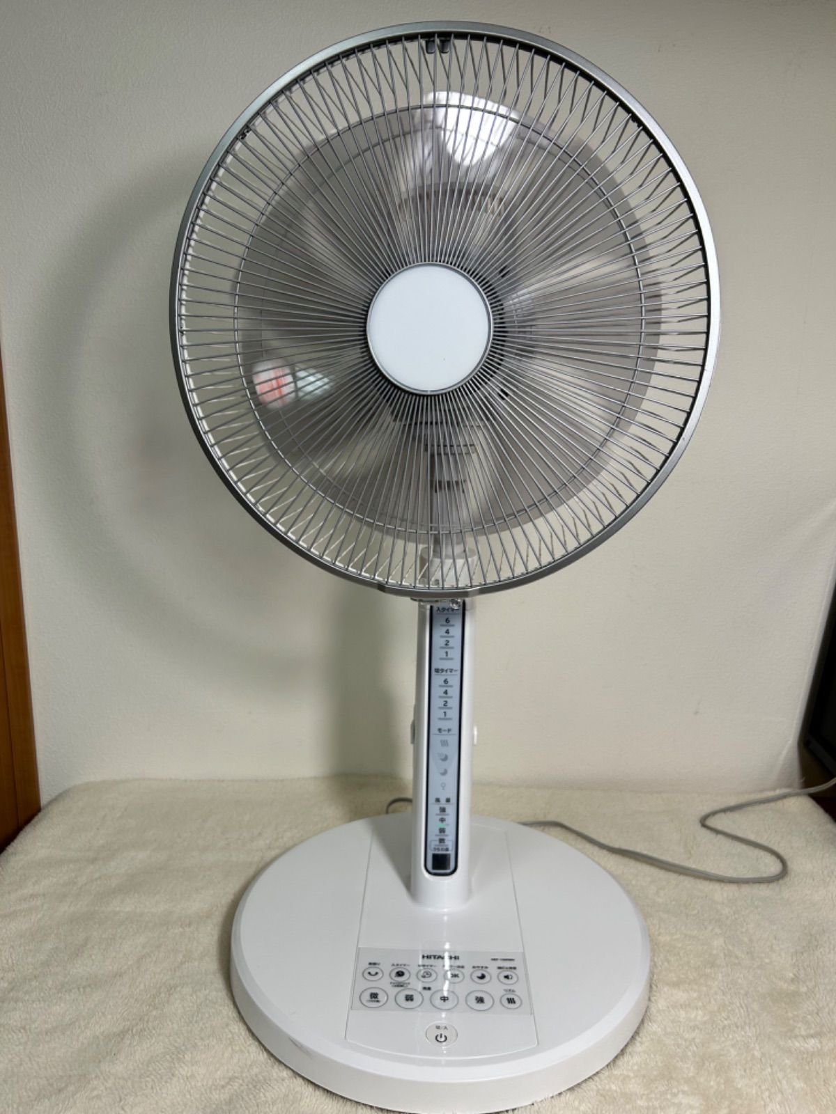 未使用品 日立扇風機 リビング扇 HEF-130R2 22年製 美品 日立 リビング扇風機 HEF-130R2 - メルカリ