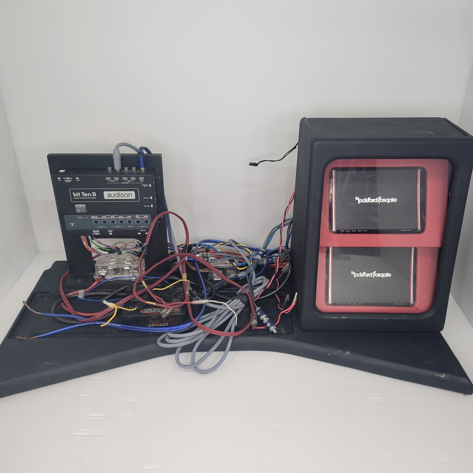 レクサスGS 190系？ アリスト？ トランクオーディオ アンプ ロックフォード 専用台座付き ROCKFORD FOSGATE ロックフォード 1ch パワーアンプ PBR300X1 (パンチシリーズ) ×2発