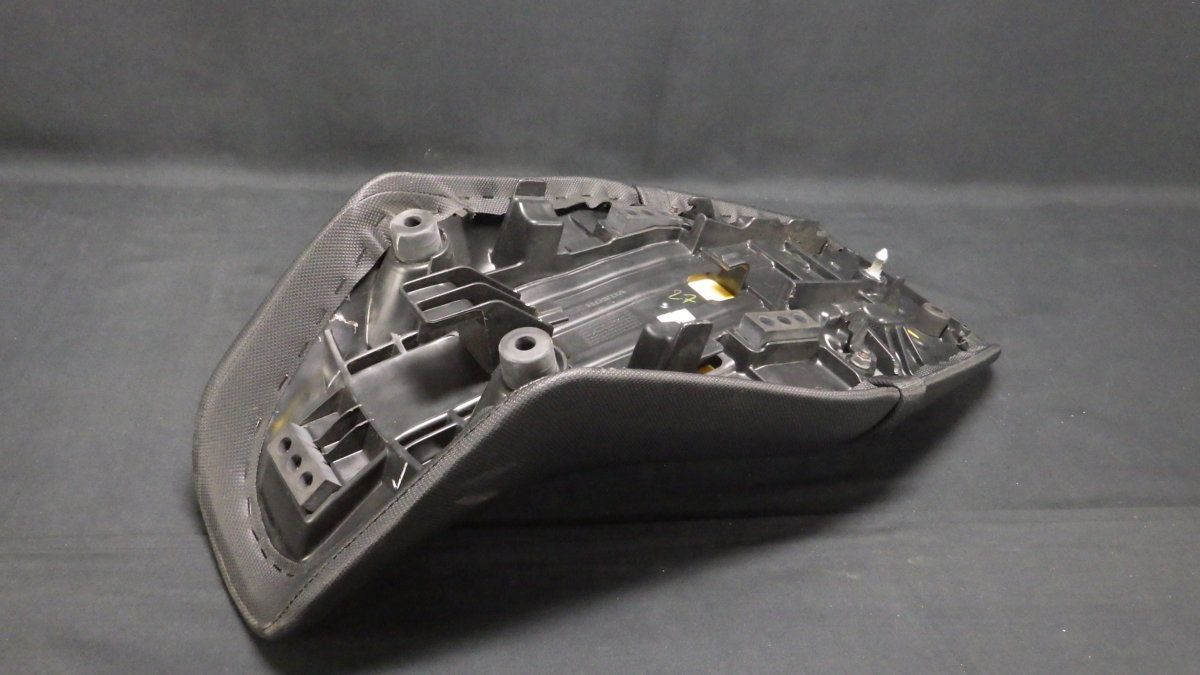 ホンダ、グロム BRIDE バイクシート ブラック グレー 通気性のある3D 
