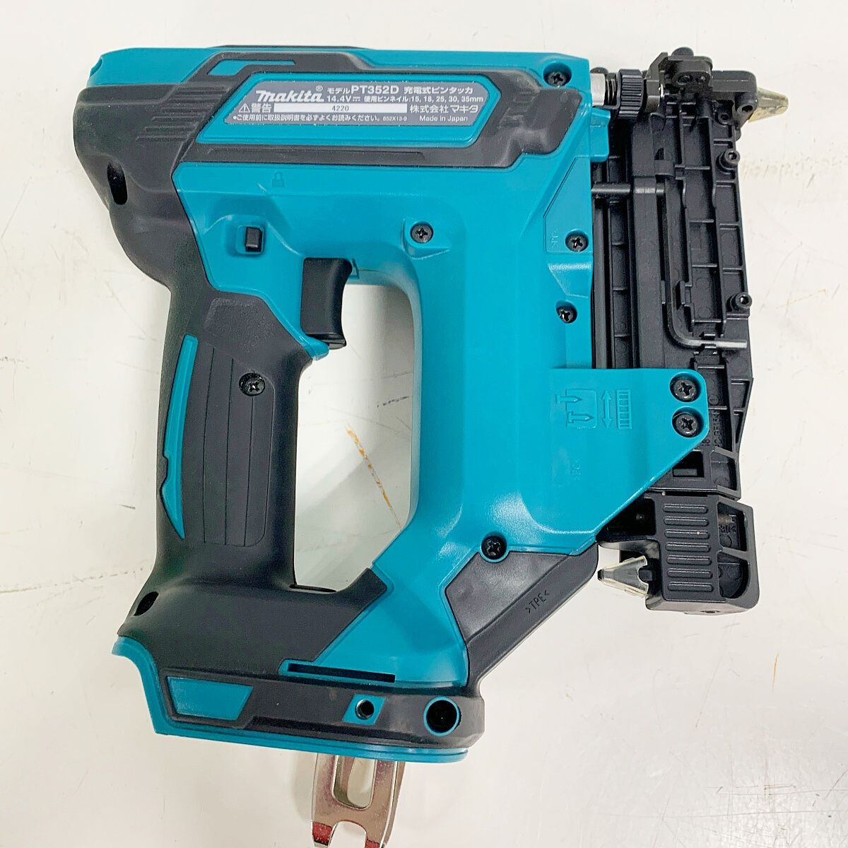 Makita マキタ充電式ピンタッカ14.4V本体のみPT352D Makita マキタ充電式ピンタッカ14.4V本体のみPT352D