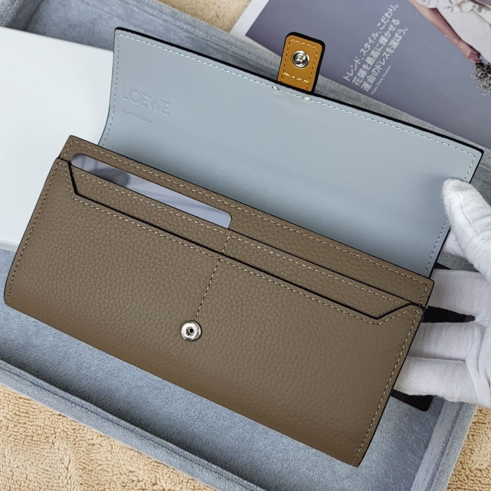 LOEWE ロエベ 長財布 ショルダーウォレット レザー 本革 アイボリー