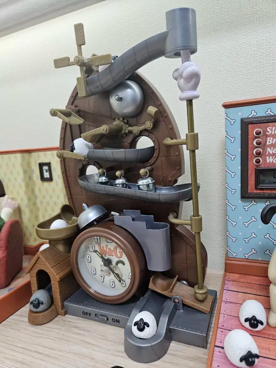 ウォレス＆グルミットのま目覚まし時計 - メルカリ